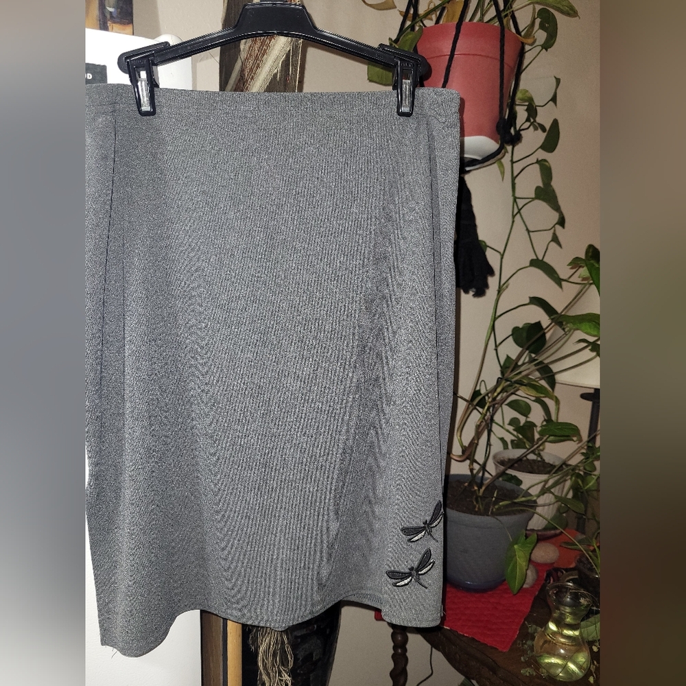 Elegant Gray Skirt with Embroidered Detail